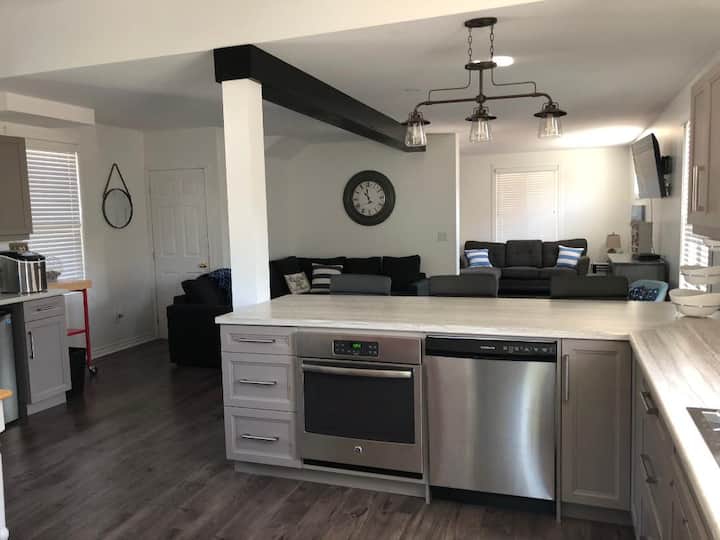 Renovated Cottage with Water View - 3 BDR