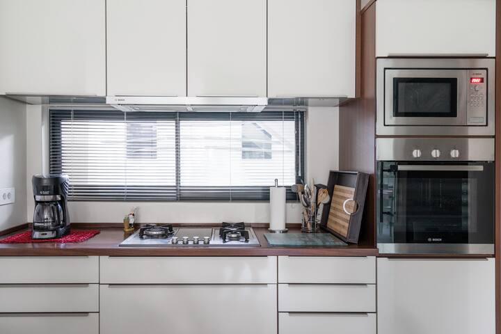 Sleek Apartment with Captivating Mountain Views gallery image 5