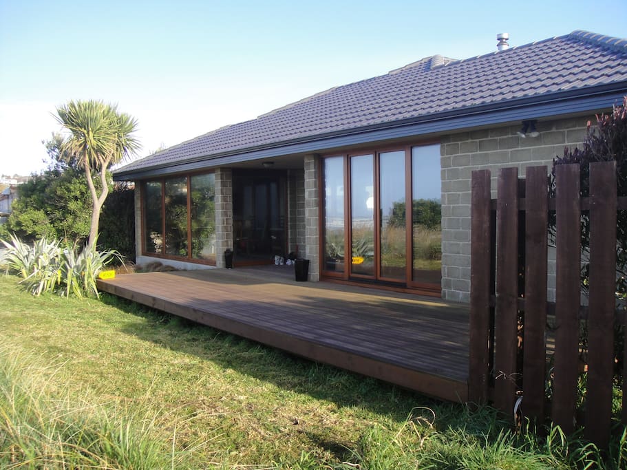 Listen to the Sound of Surf, with a large deck area to enjoy plenty of coastal Otago sunshine