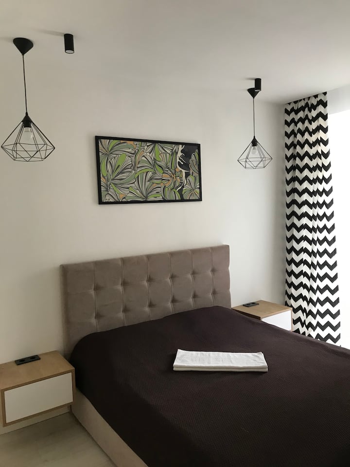 غرفة النوم 1
غرفة نوم واحدة في الطابق الثاني من الجناح