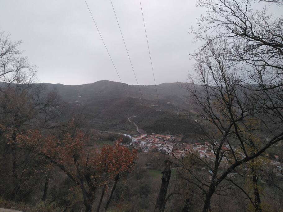Dúdar; situado entre Sierra Nevada y el parque natural de la sierra de Huétor