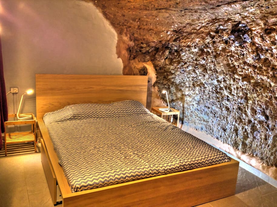 Petite chambre "cueva" donnant sur la terrasse