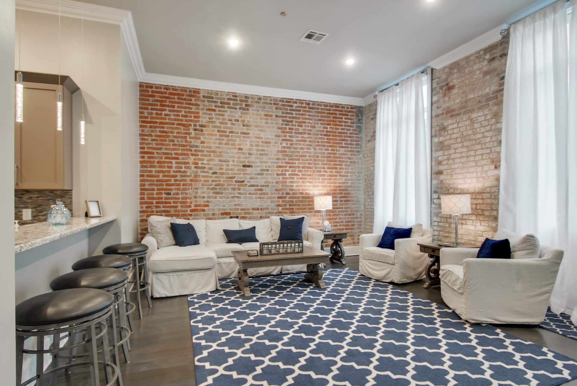 Downtown NOLA Balcony Loft- Near the Quarter! 201