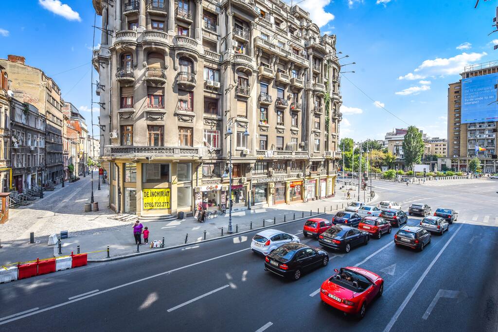 Victoriei street-old city