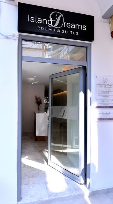 Property's entrance / facade