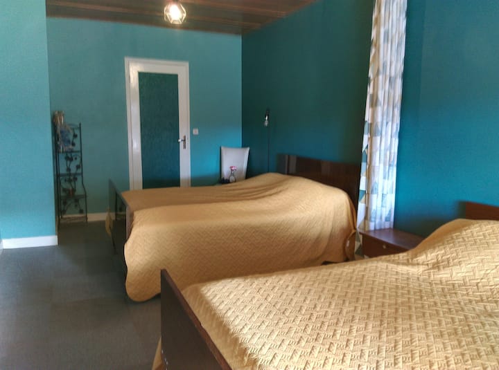 غرفة نوم في طابقين