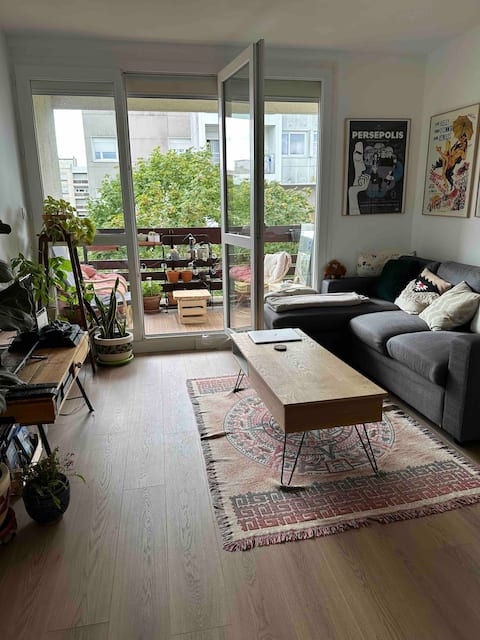 Popular Airbnb listing: Bright 2 bedrooms with balcony in Angers