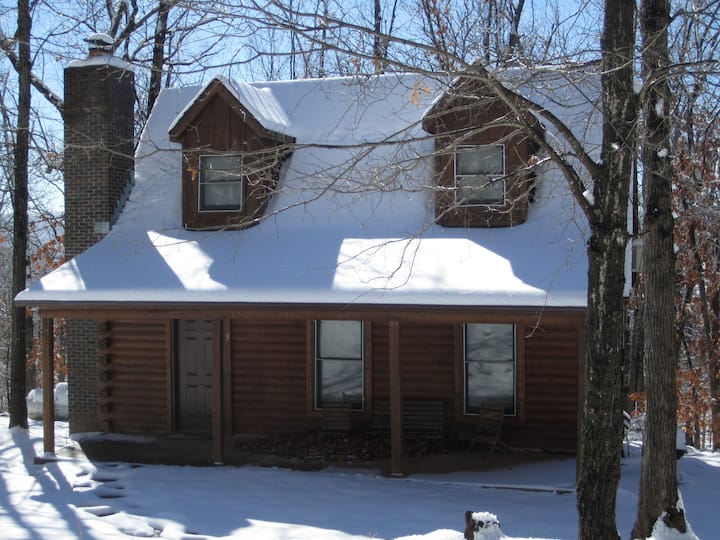Cozy Log Cabin in the Ozark Woods Cabins for Rent in Alpena, Arkansas