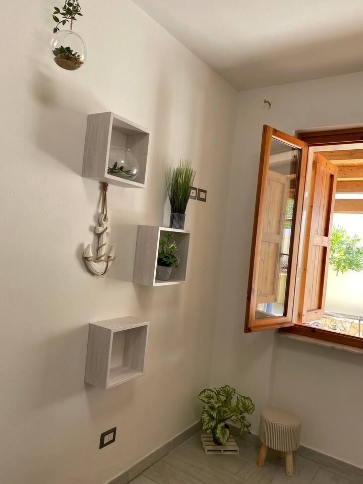 غرفة نوم بثلاثة أسرّة فردية