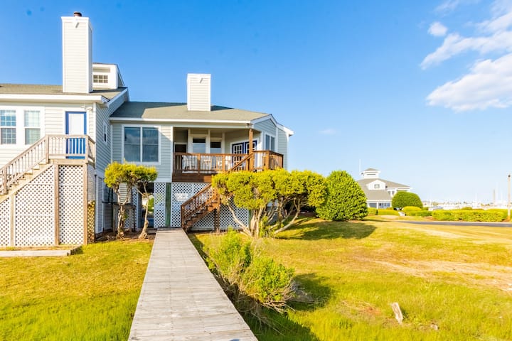 OBX Pirate’s Cove/Manteo Townhouse with a View