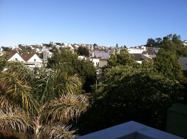 Sunny Modern Victorian Great San Fran Location gallery image 2