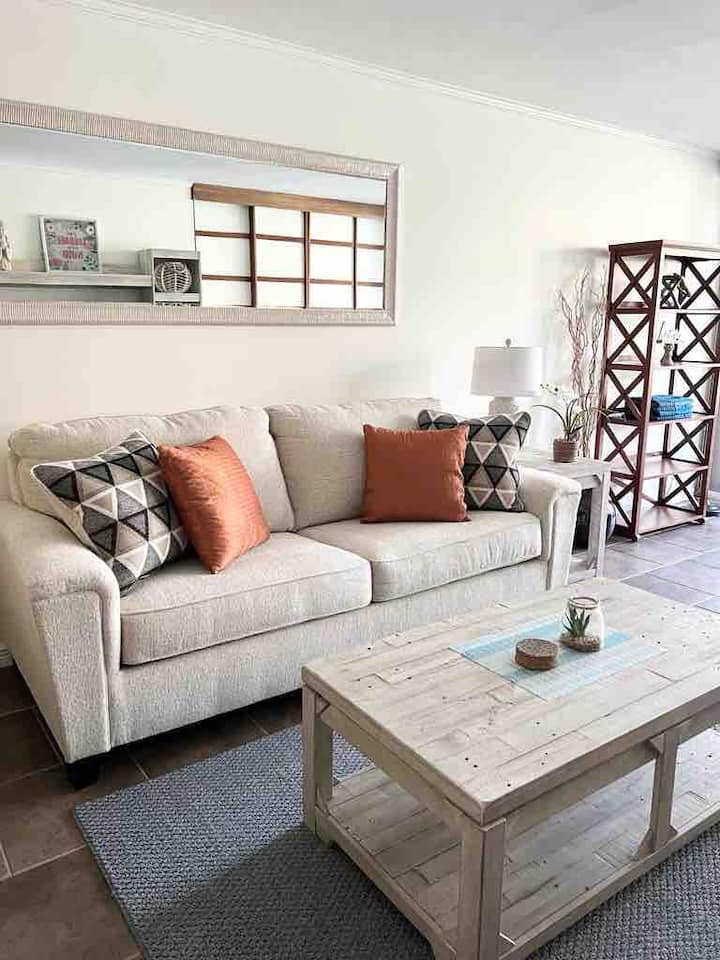 2 Bedrooms +2 Bathrooms/bbq Patio/swimming Pool - Guam
