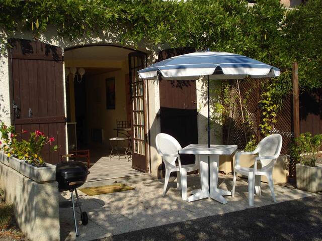 Les Faucons Gite Appartment