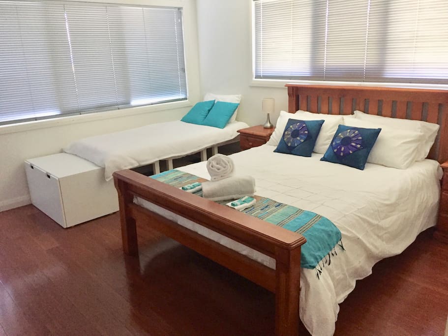 Room set up with Queen and single bed.