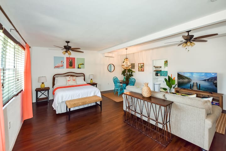 Beautifully Renovated Studio for 4, Close to Beach