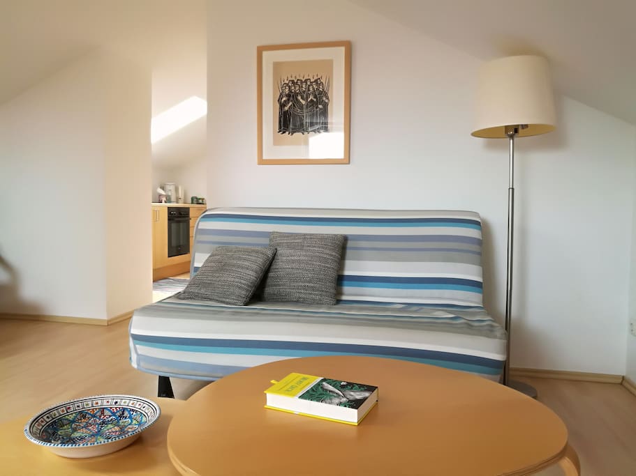 Pull out couch (140x180 cm) in the livingroom