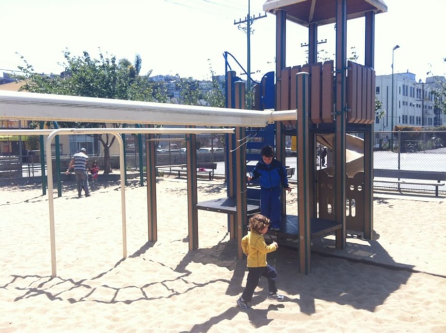 Potrero Hill semtinde Jackson Playground; tennis court adlı yerin fotoğrafı