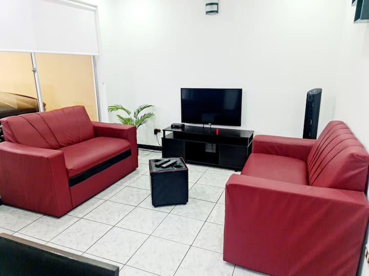 Amplia Casa En Residencial Cerca De San José - San José