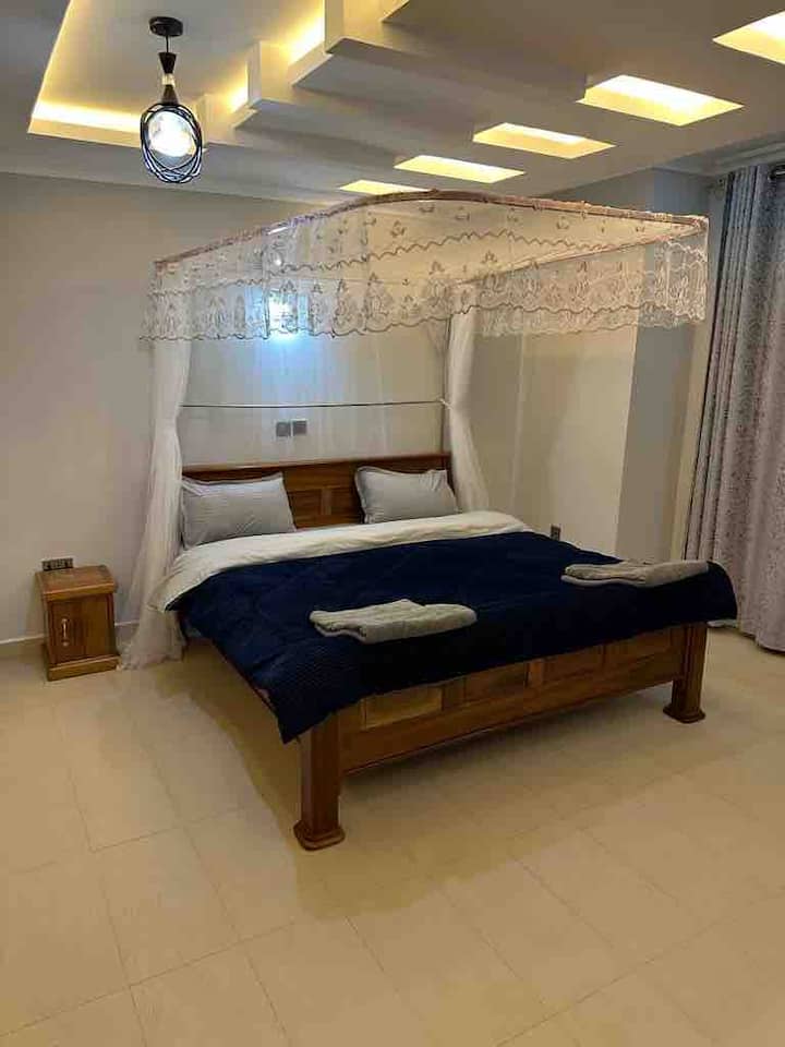 Spálňa 5 - Veľká manželská posteľ - hlavná spálňa - stredné poschodie