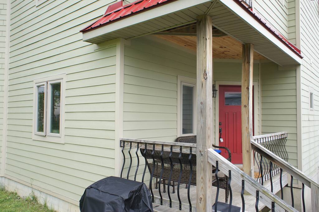 Cozy verandah and easily accessible BBQ.
