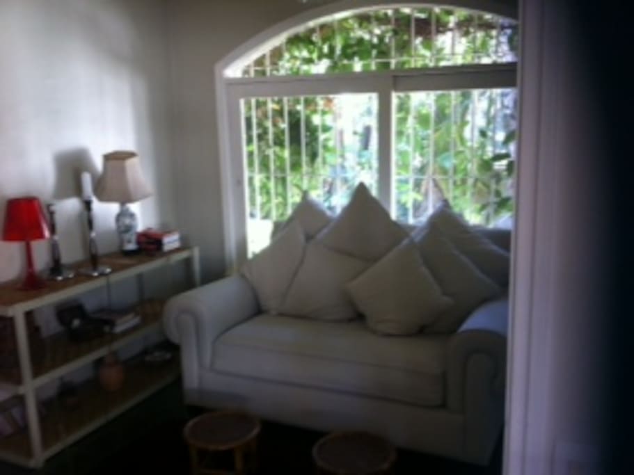Segunda sala também com vista para o jardim
