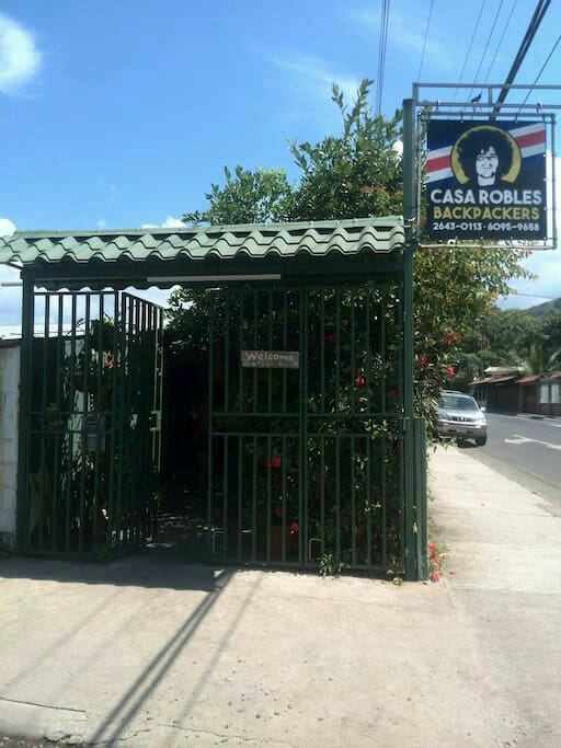 Frente del hostel.