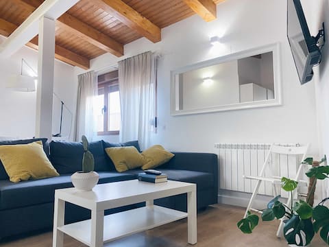 Propiedad de Airbnb exitosa: Quiet, bright, renovated and spacious penthouse. One minute from Plaza Mayor en Salamanca