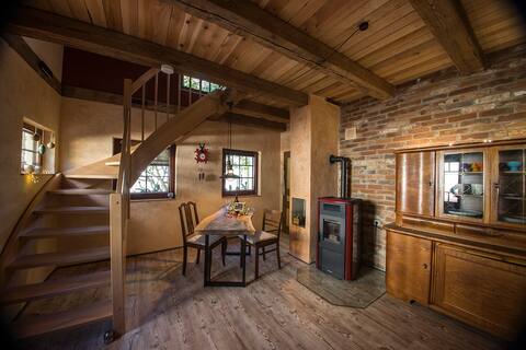 Romantic winemaker's cottage