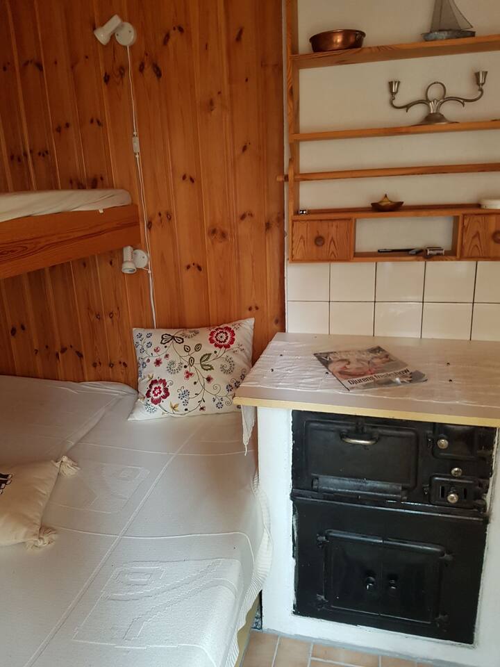 Нouse number 1 -  spálňa s poschodovou posteľou pre 3 osoby - manželská posteľ pod, jednolôžko hore