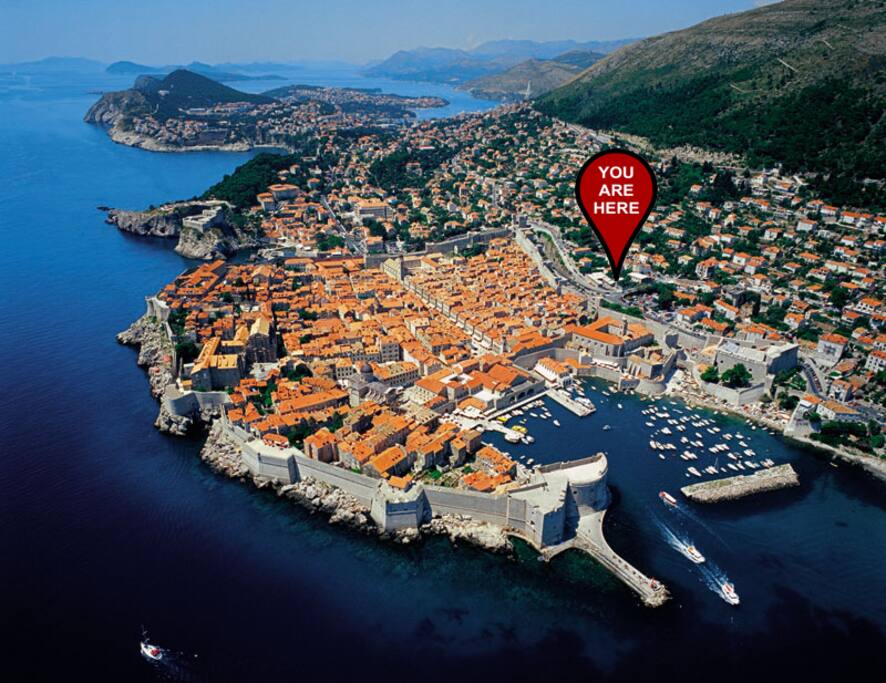 Apartment has best possible location, everything is walking distance (restaurants, bars, beach..)