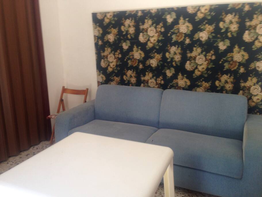 Ingresso soggiorno con divano letto matrimoniale