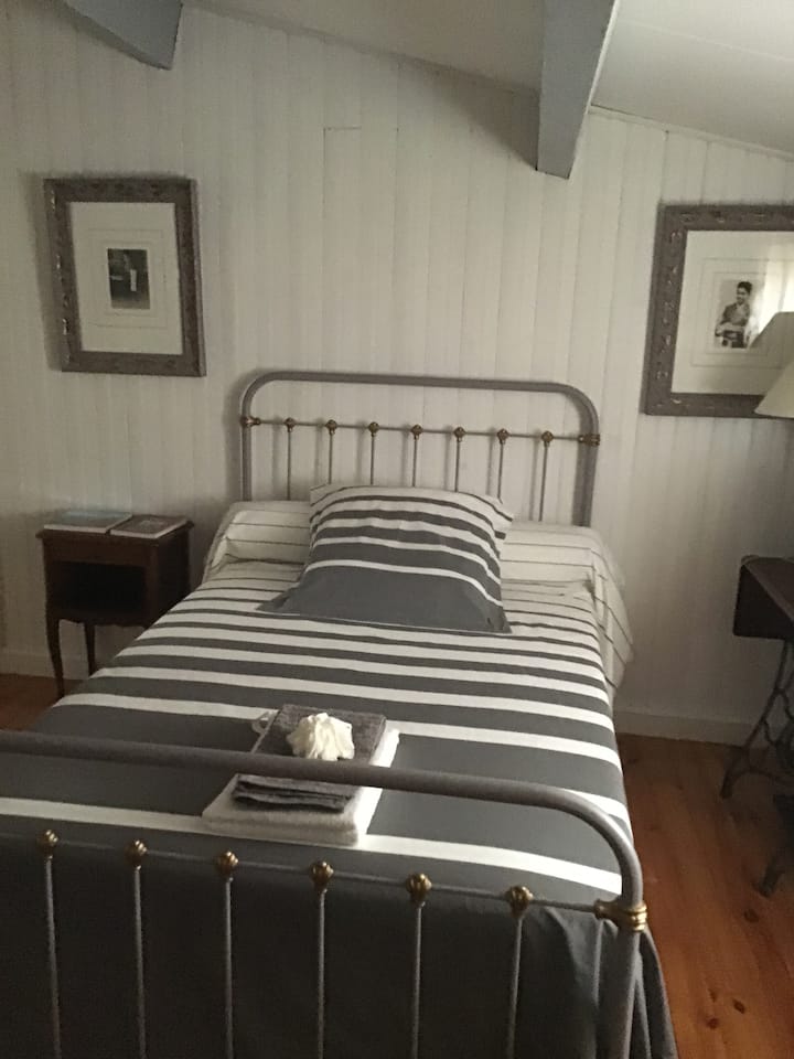 ห้องนอน 1 คนบนชั้น 2 