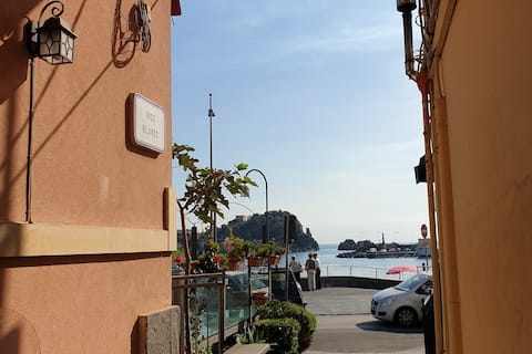 Casa Alessia in Acitrezza city center