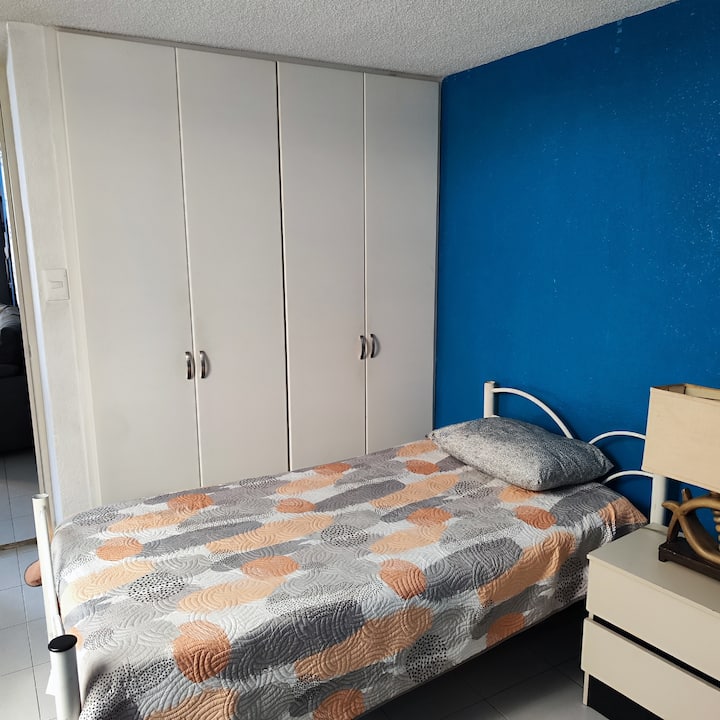 Schlafzimmer 2