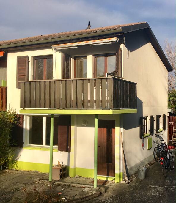 Das Haus.
The house.