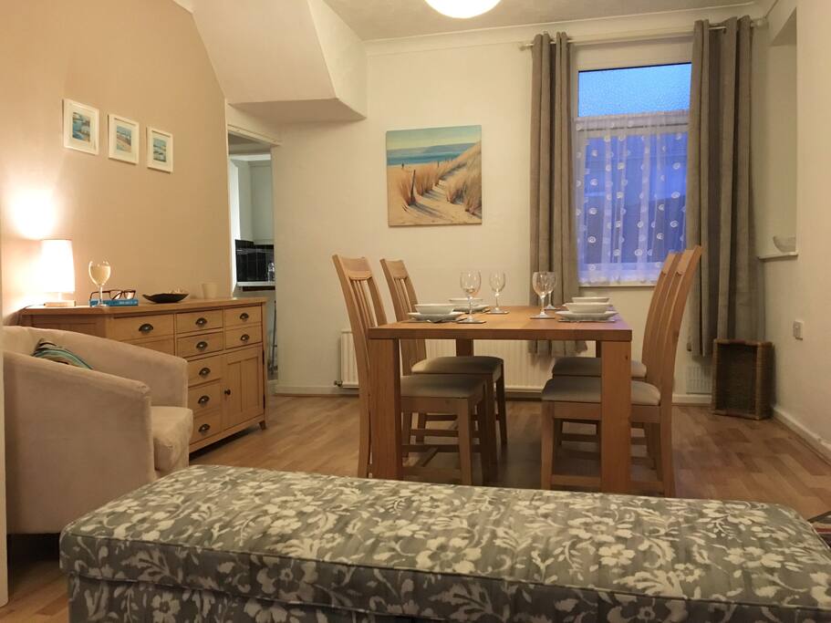 Dine, relax or socialise in the open through reception room perfect for multi-function use.