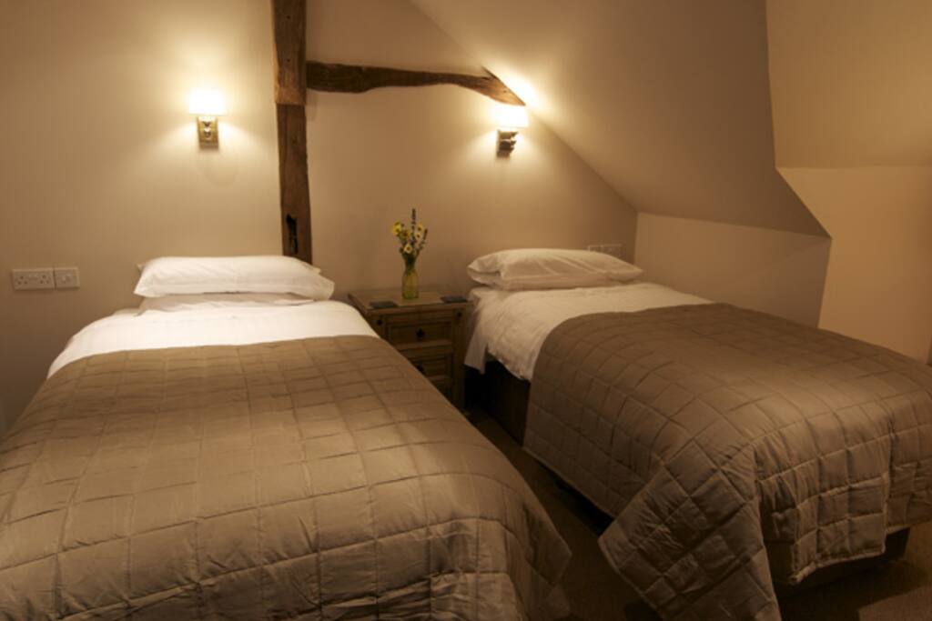 Twin bedroom (2 bed flat)