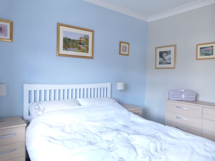 Guest bedroom