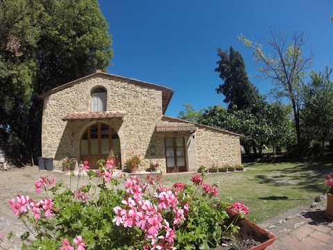 Top performing Airbnb: ECOLOGICAL FARMHOUSE "THE OLD OAKS" in San Gimignano
