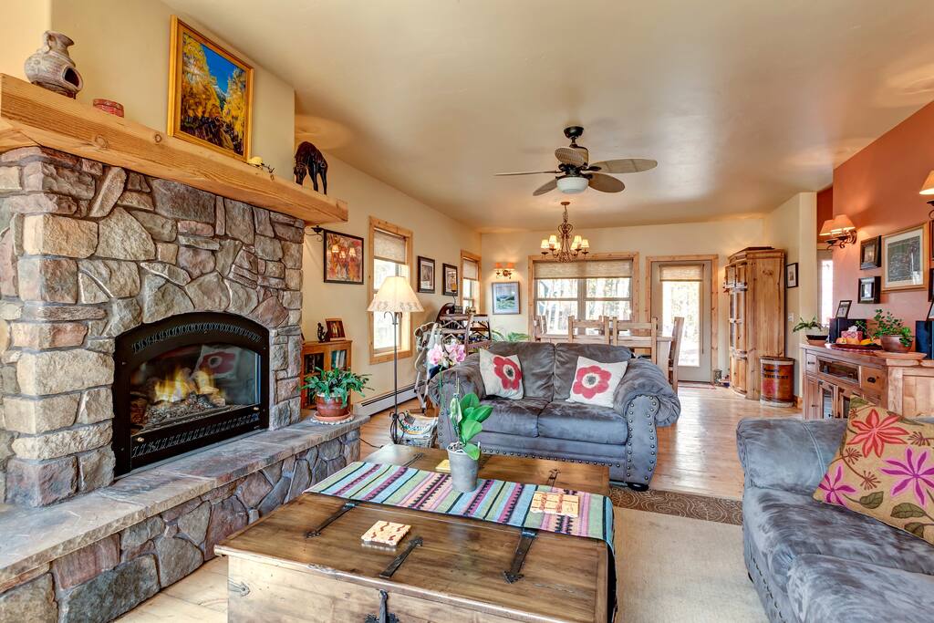 Open flow living room/dining area giving a very cozy feel