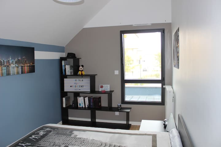 Chambre à louer dans maison contemporaine à Bruz