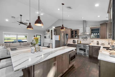 Modern Country Escape • Hot Tub • Peaceful Views