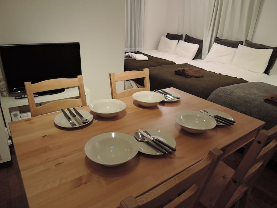 ダイニングテーブルも有るので、ファミリーにも最適です!!
Since there is also a dining table, it is also ideal for family !!
식탁도 있으므로, 가족들에게도 최적입니다!
因为还有一个餐桌,这也是理想的家庭!