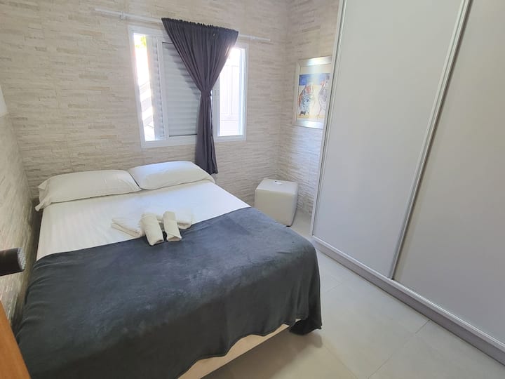 Manželská posteľ s manželskou posteľou 191 x 142 cm