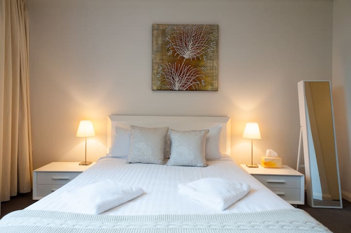 Luxury City Apartment Overlooking Darling Harbour