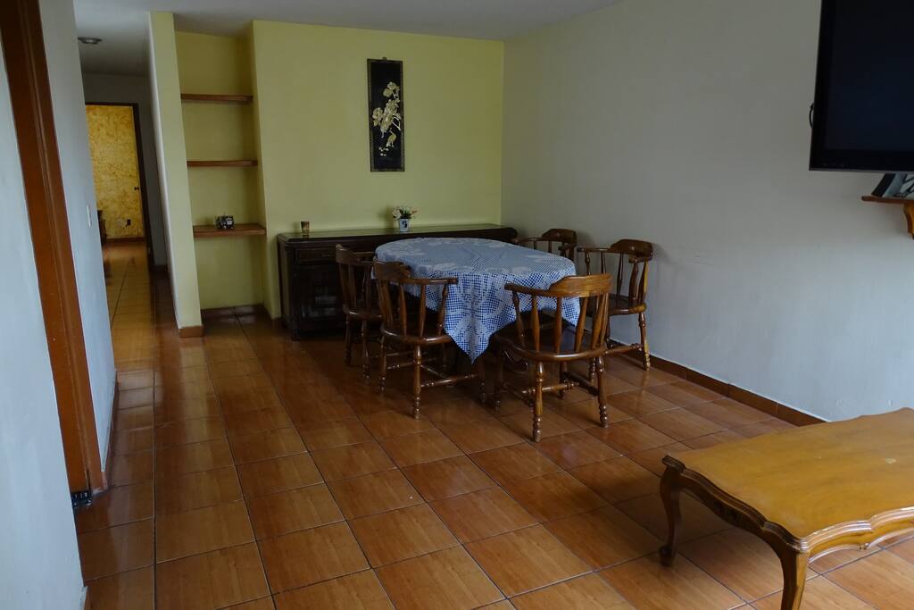 AMPLIA SALA COMEDOR PARA 6 PERSONAS