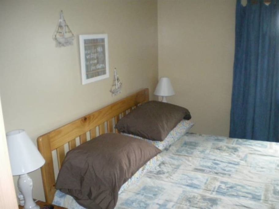 Queen Bedroom (Master)