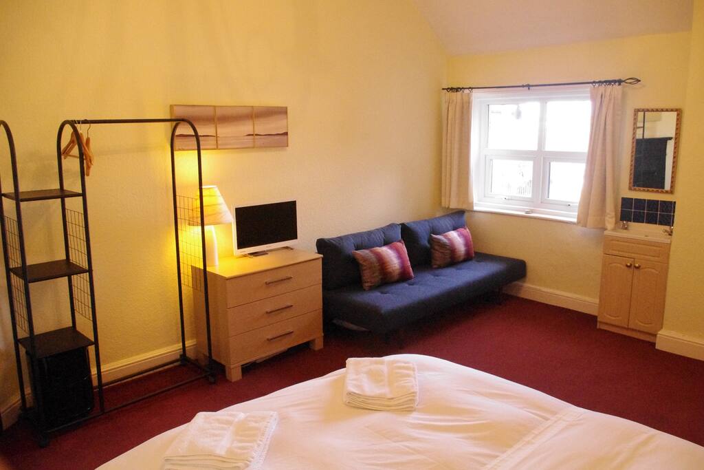 Bedroom 1 - Kingsize bed, Single/Double Sofa bed, Apple TV.