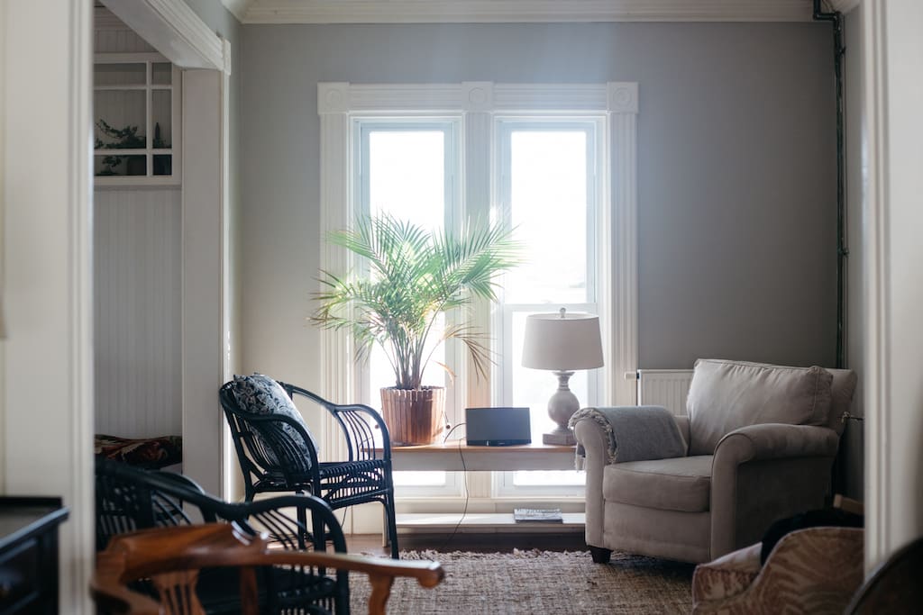 seating area off of the kitchen