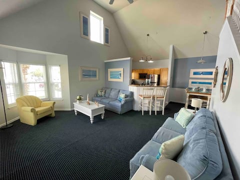 Popular Airbnb listing: Lovely ❤️ Beach style Apt near Disney & Universal in Hunters Creek